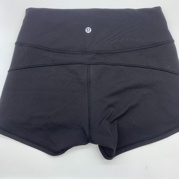 Lululemon Women's Low Rise Black Athletic Shorts Nylon 8 EUC - Picture 3 of 4